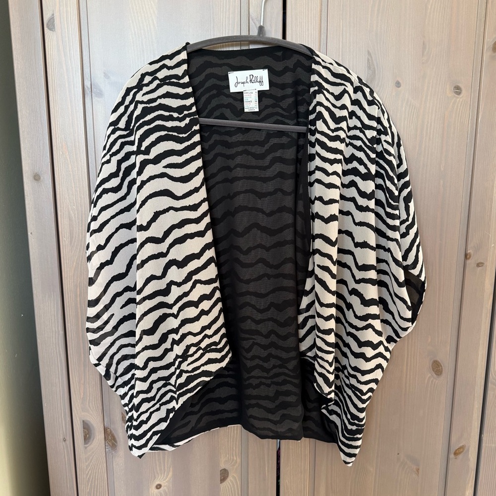 Joseph Ribkoff crop kimono wavey print y2k